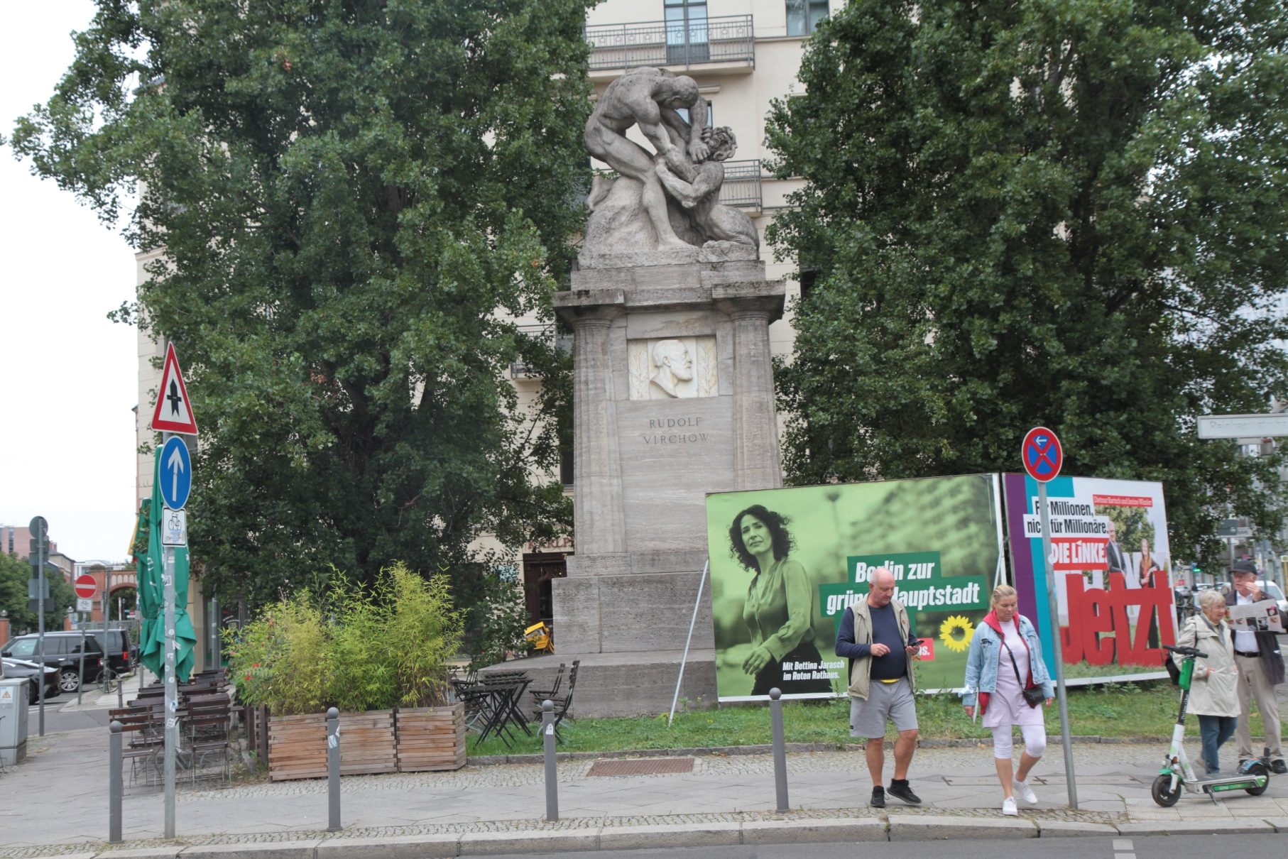 Rudolf%20Virchow%20monument%2C%20Berlin%20-%2001.JPG